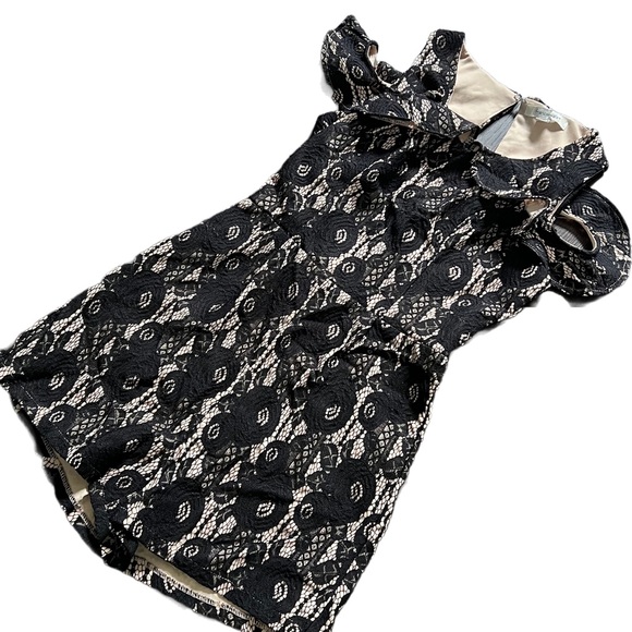 FRANCESCA’S NUDE ROMPER WITH BLACK LACE OVERLAY AND OPEN BACK SIZE XS - Picture 2 of 10